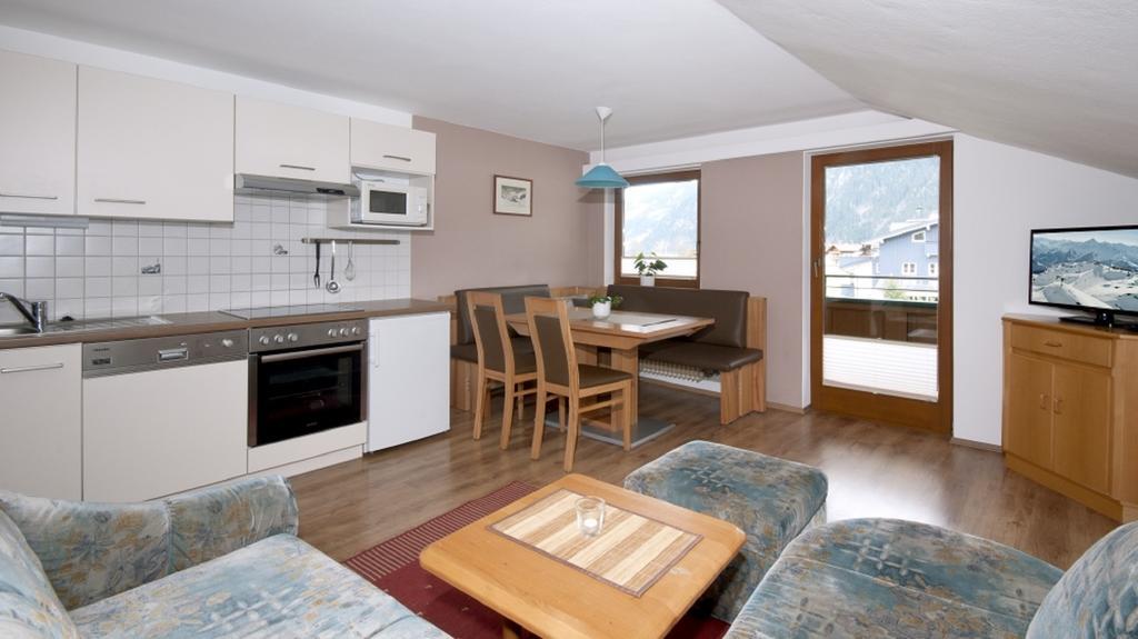Landhaus Tyrol Mayrhofen Værelse billede